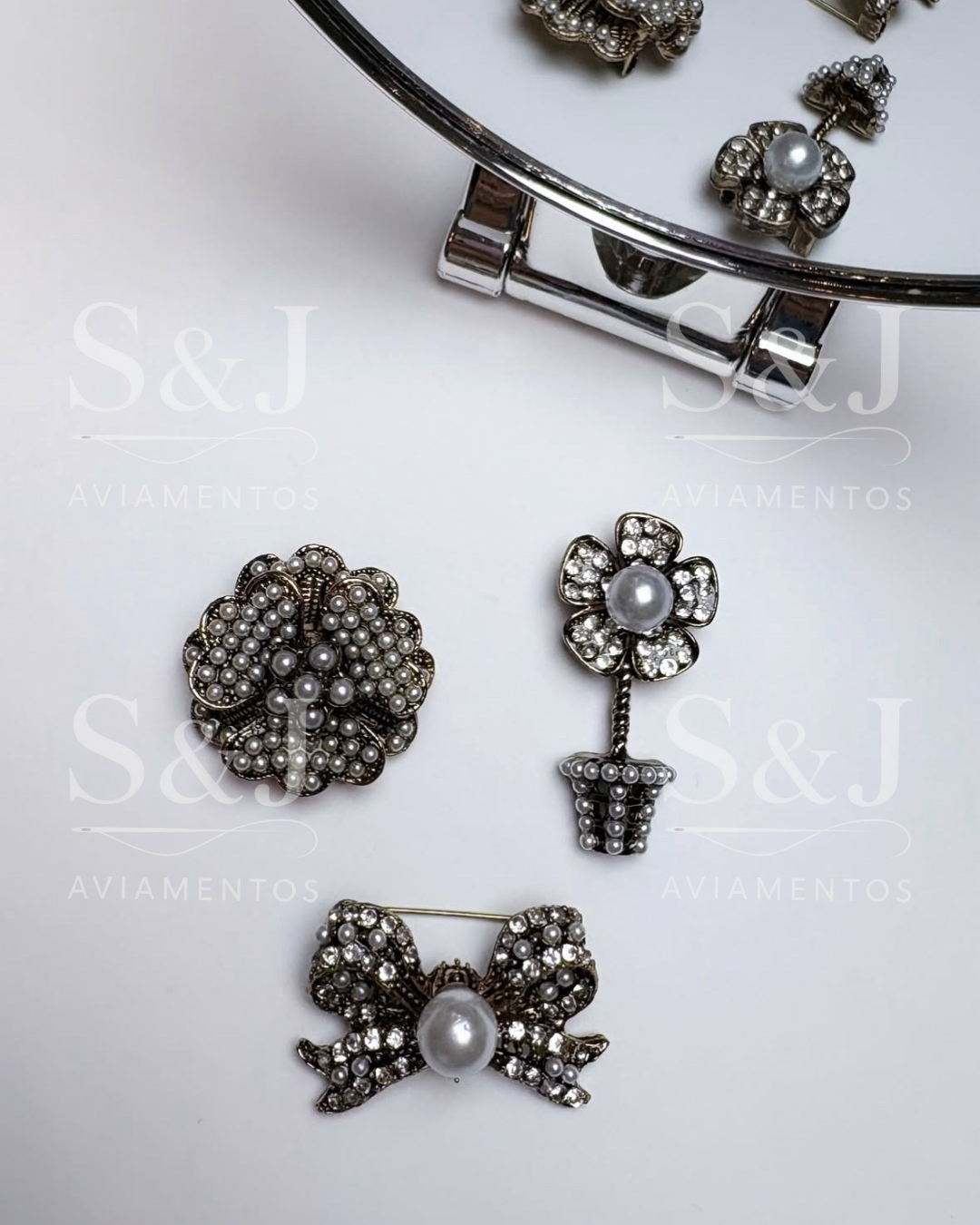 Broche Flor Vintage com Pérolas e Strass