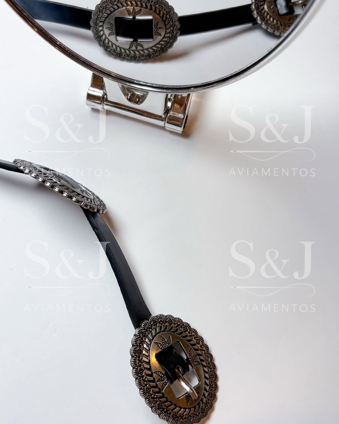 Fivela Western Oval com Tira em Couro